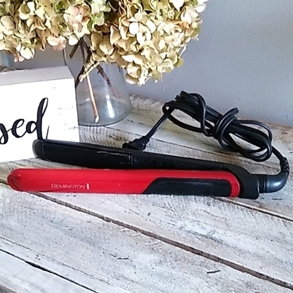 REVLON Flat Iron Tool Hair Straightener Curler 1" Red 455 degrees - Picture 1 of 12